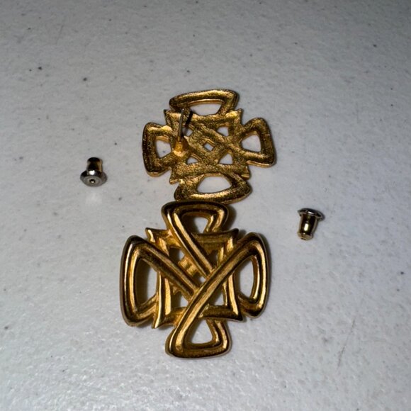 Vintage Gold Tone Square Knot Design Post Earrings - Picture 10 of 12